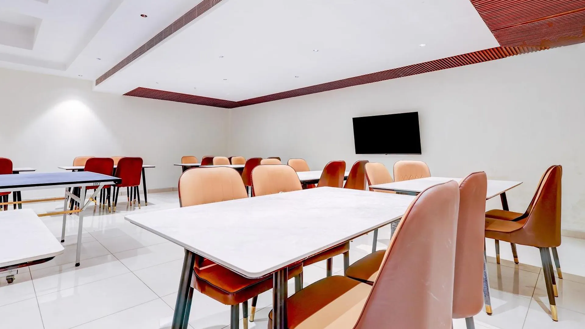 Townhouse Oak Sector 39 Medanta Indie