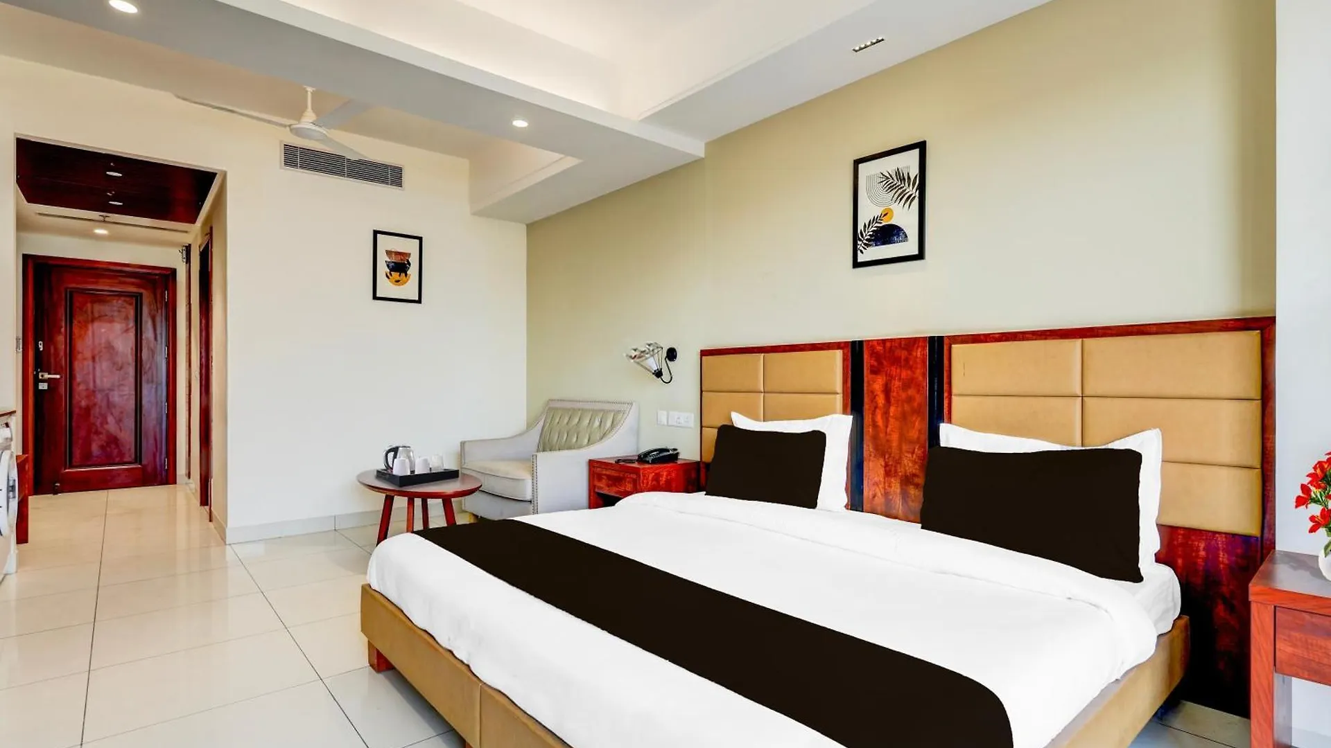 Hotel Townhouse Oak Sector 39 Medanta