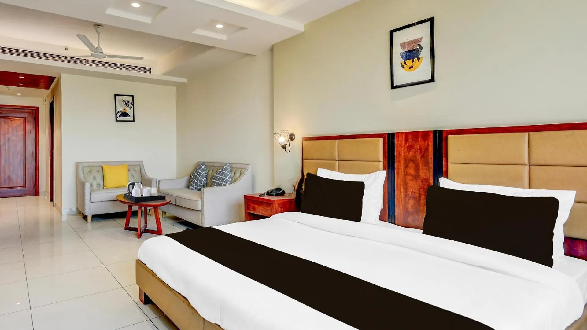Townhouse Oak Sector 39 Medanta 4*, Gurgaon India